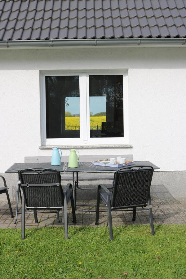 Kleines Haus Am Feld Villa Rehna Exterior foto